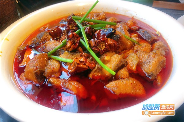 青红之间川小馆加盟费