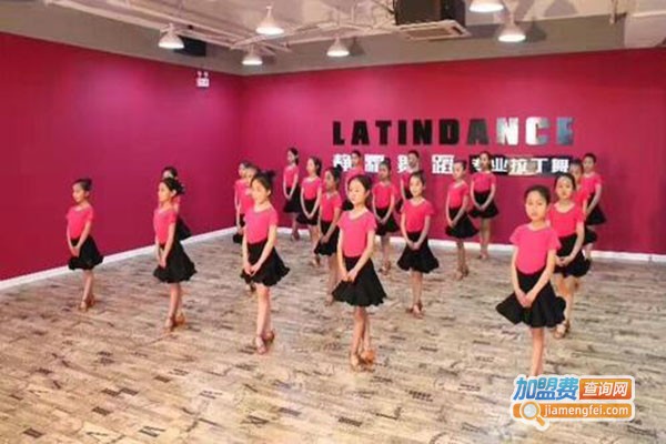 静霜舞蹈学校加盟门店