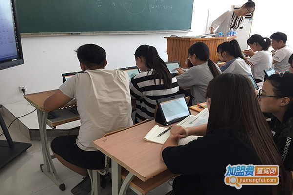 海贝春考培训学校加盟费