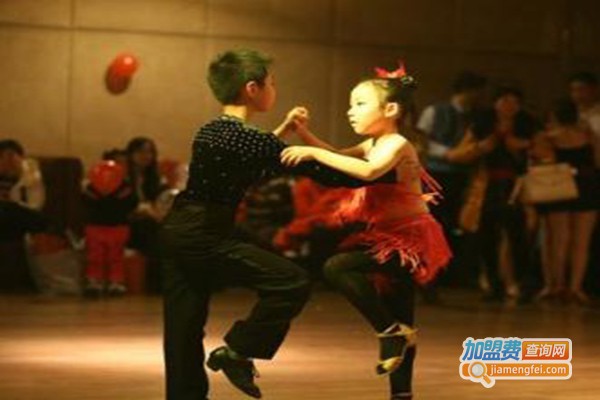 英舞教育加盟费