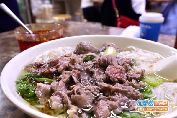 旁π牛肉粿条汤