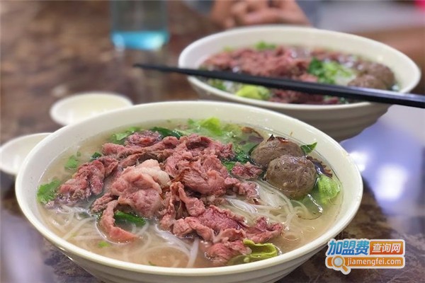 旁π牛肉粿条汤