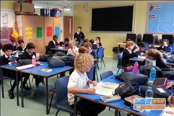 小逗号教育加盟费