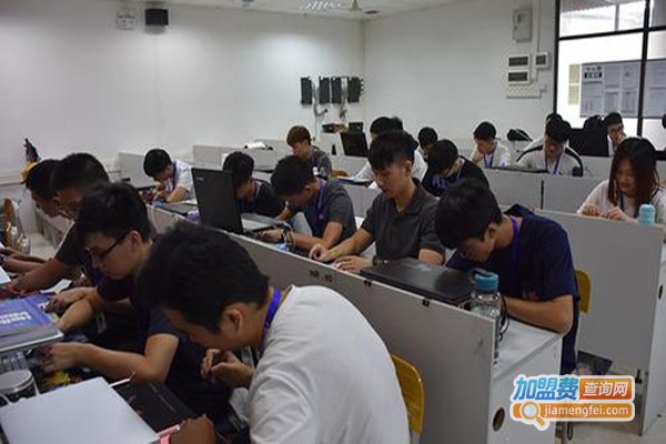 小逗号教育加盟费