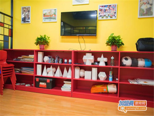 黄红蓝少儿美术加盟门店