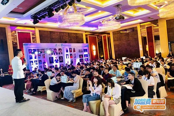 铂之爵主持加盟门店