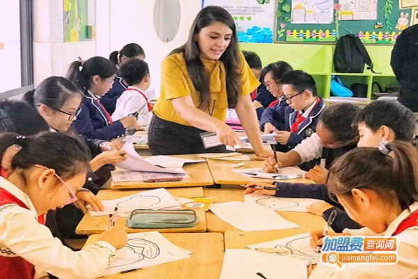 小逗号教育加盟费