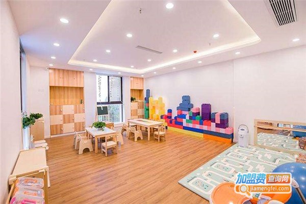 袋鼠麻麻托育园加盟费