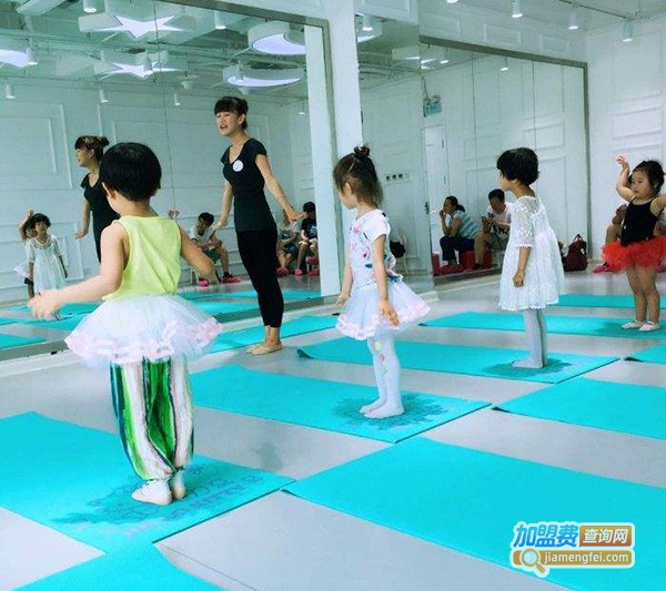 馨月之星少儿舞蹈加盟