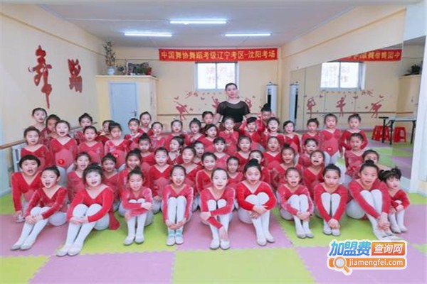 小蜻蜓舞蹈艺术培训中心加盟费