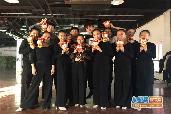 颖创未来艺考加盟费