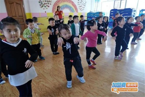 启睿幼儿园加盟费