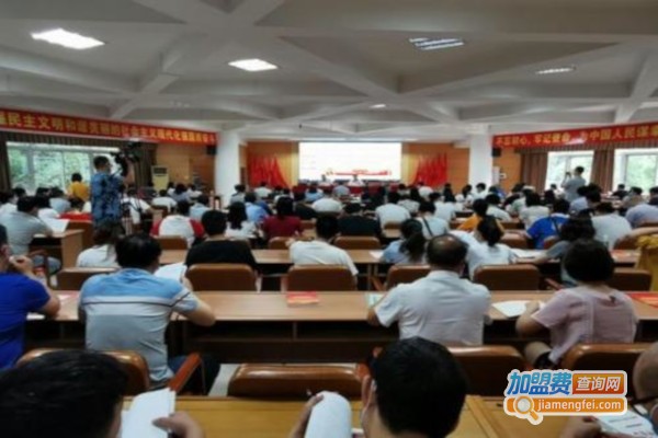 人初至爱教育加盟费