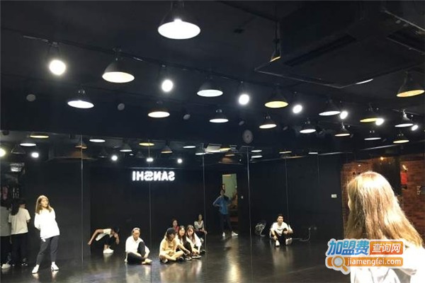 dn街舞工作室加盟费