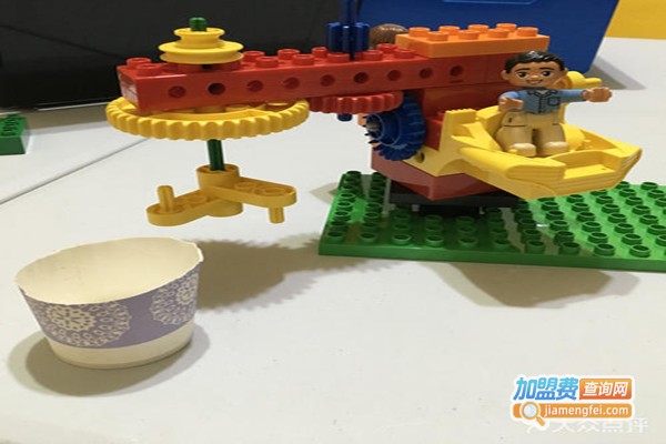 乐慧机器人加盟费