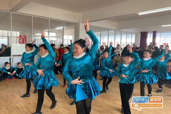 小精灵舞蹈培训中心加盟费