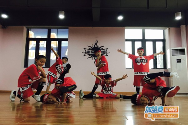 爱尚舞蹈艺术培训中心加盟费