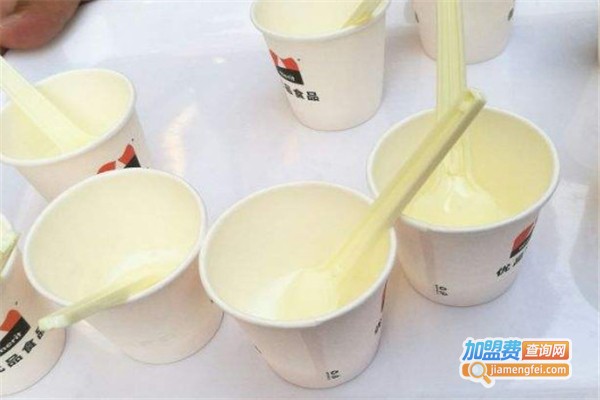 白色的奶源加盟费