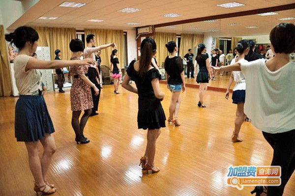 舞悦天艺术培训中心加盟