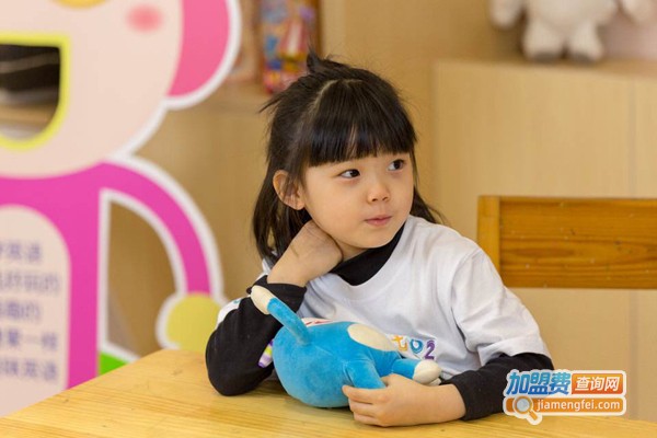 晶橙果艺术教育加盟费