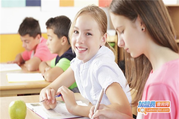 七彩藤少儿艺术创想中心加盟费