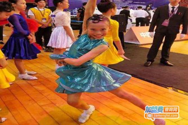 卓尔艺术培训中心加盟费