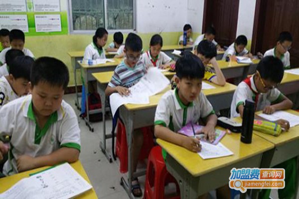 三人行辅导中心加盟费