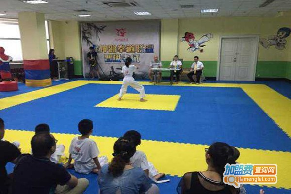 龙坤跆拳道培训中心加盟费