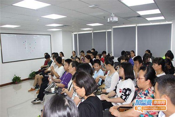 巨能教育加盟费