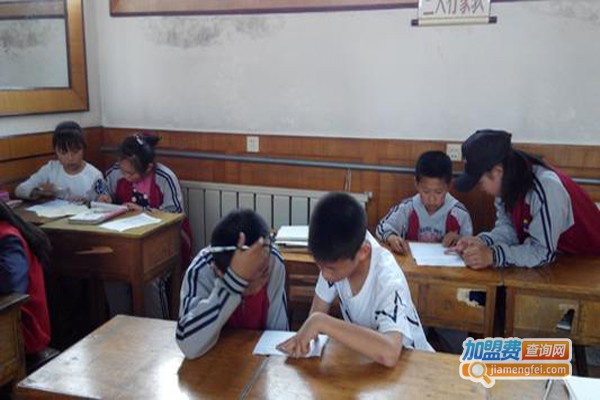 三人行辅导中心加盟费