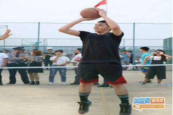 李嘉恒篮球加盟门店