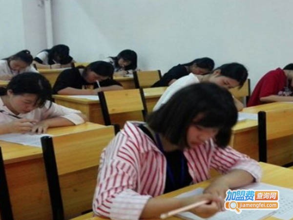 鸿志教育加盟费