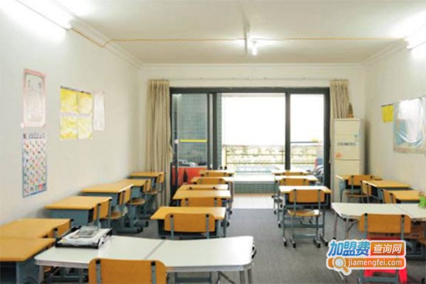 蓝精灵托管教育加盟费