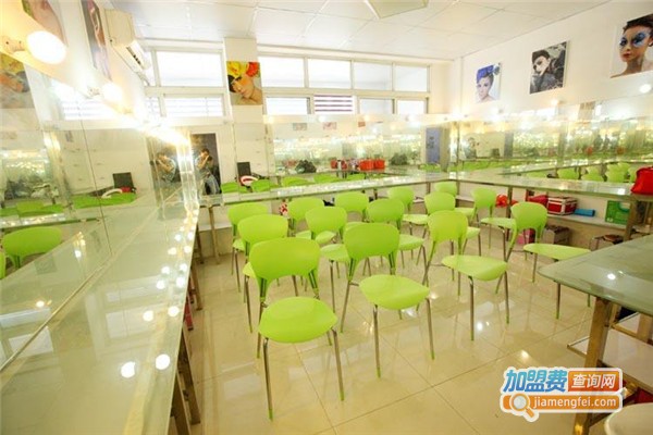 翼彩化妆摄影培训学校加盟费