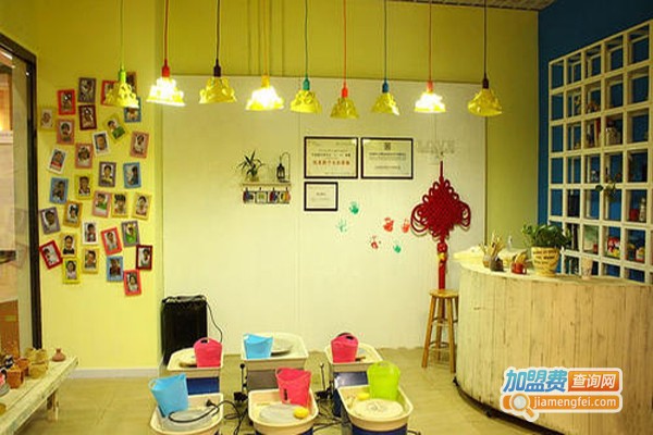 哎咔儿童创意美术加盟费