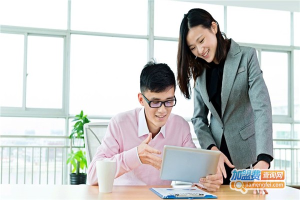 新方向教育加盟费