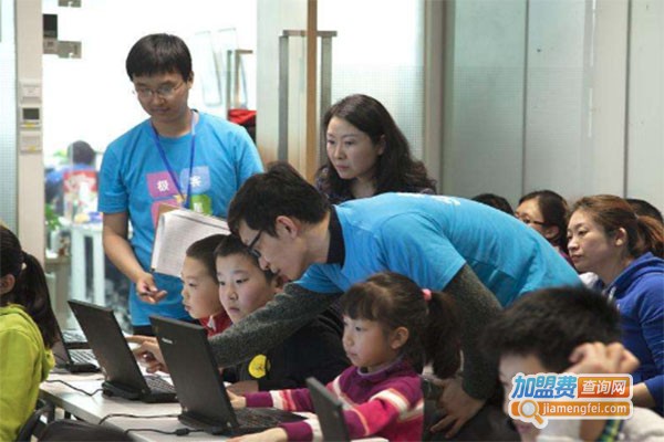 极客海码少儿编程加盟