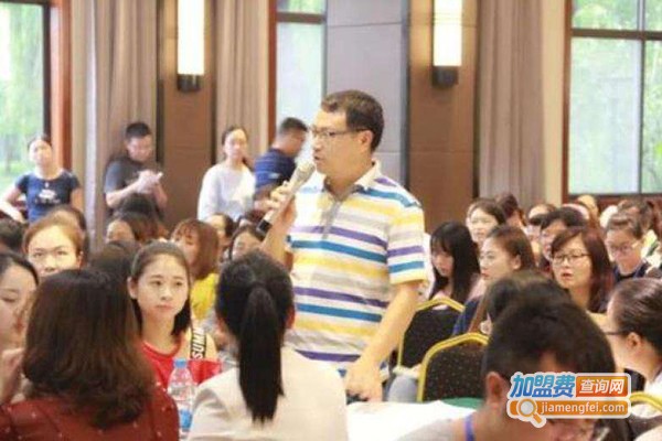 明灯教育加盟费