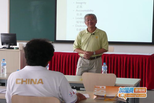 卓越高尔夫培训加盟费