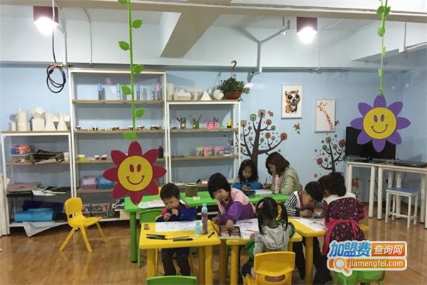 红星艺彩美术培训基地加盟费