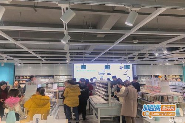 尼米优选休闲百货加盟门店