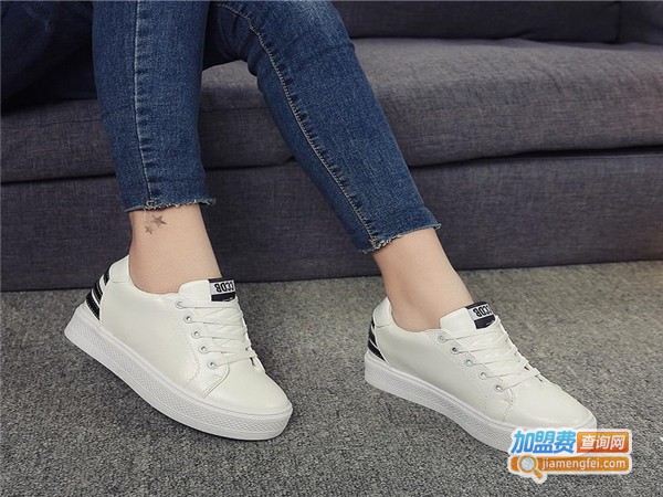 多拉斯高女鞋加盟门店