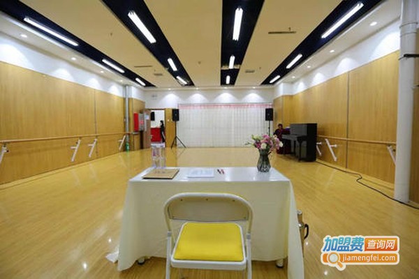 乐意突破英语加盟费