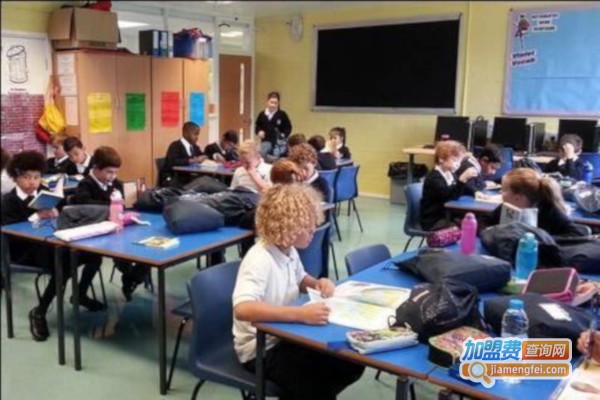 环球卓越加盟费