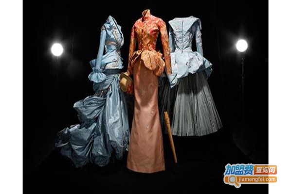 世家经典服饰加盟费