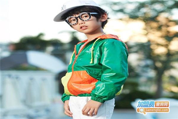 多彩童装加盟费