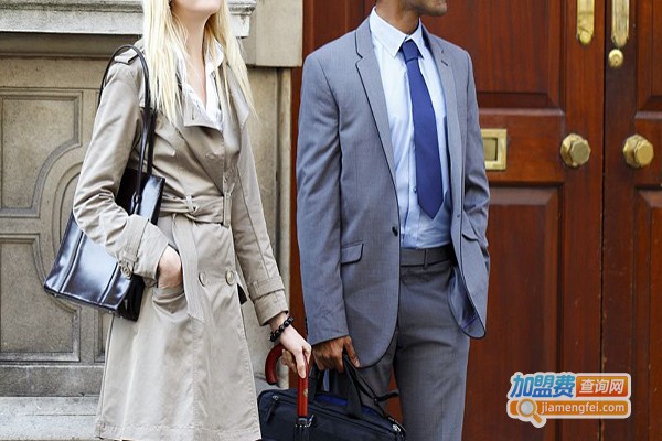 名牌屋服装加盟门店