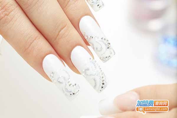 伟佳美甲加盟门店