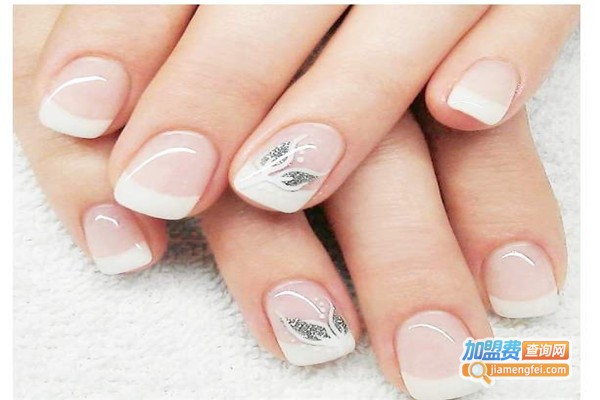 彭艺美甲加盟费