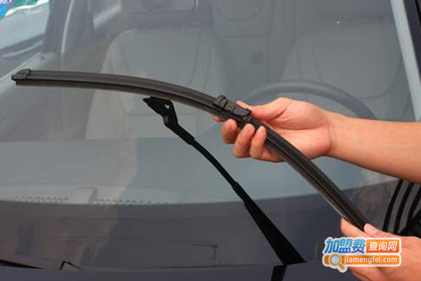 华瀚世博车辆雨刮清洁器